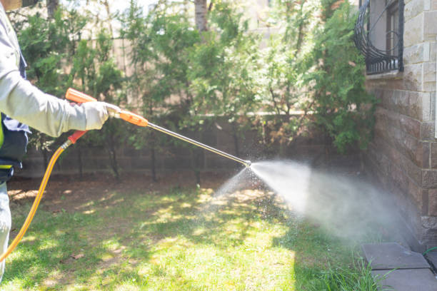 Best Exterminator Services  in Lannon, WI